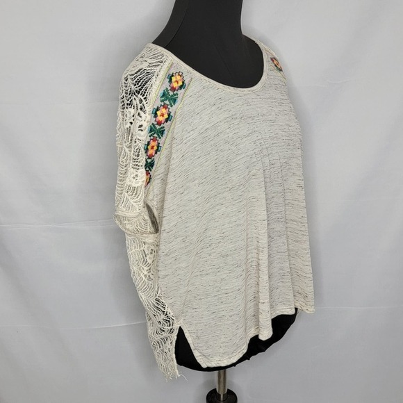 Sloane Rouge Cream Lace back side split - Picture 6 of 16